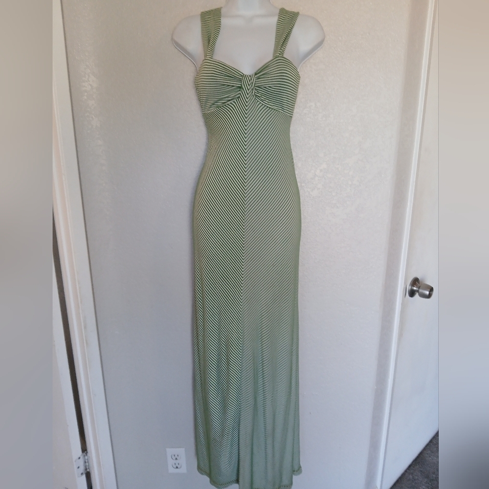 💚5/$25 Max Studio Green & White Sleeveless Striped Long Maxi Dress